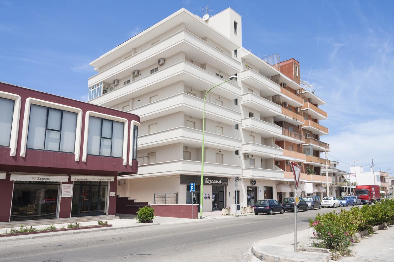 Attico Saker Apartment Racale Luaran gambar